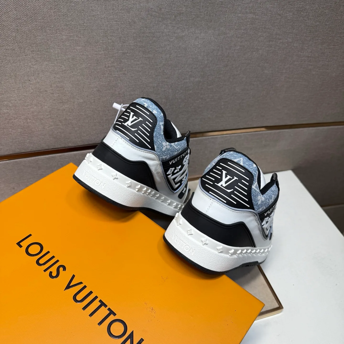 Men's men's shoes 💰pp620 [LV～] Men's casual shoes 2025z cabinet sales simultaneously 🔶Size: 38-44#️⃣ 🔷2 colors🔜The upper is made of multi-material splicing➕Mesh lining, comfortable and breathable, sole: original comfortable and wear-resistant outsole, ⚠️real thing📱photographed🎬real thing is better📢📢📢